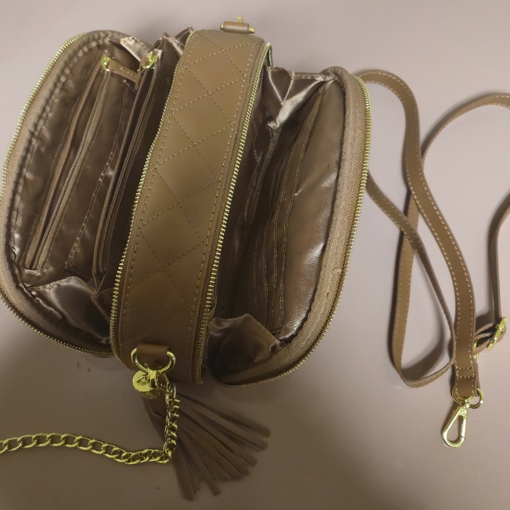 Joy & Iman Diamond Quilted Genuine Leather Crossbody With RFID~ - Picture 6 of 16